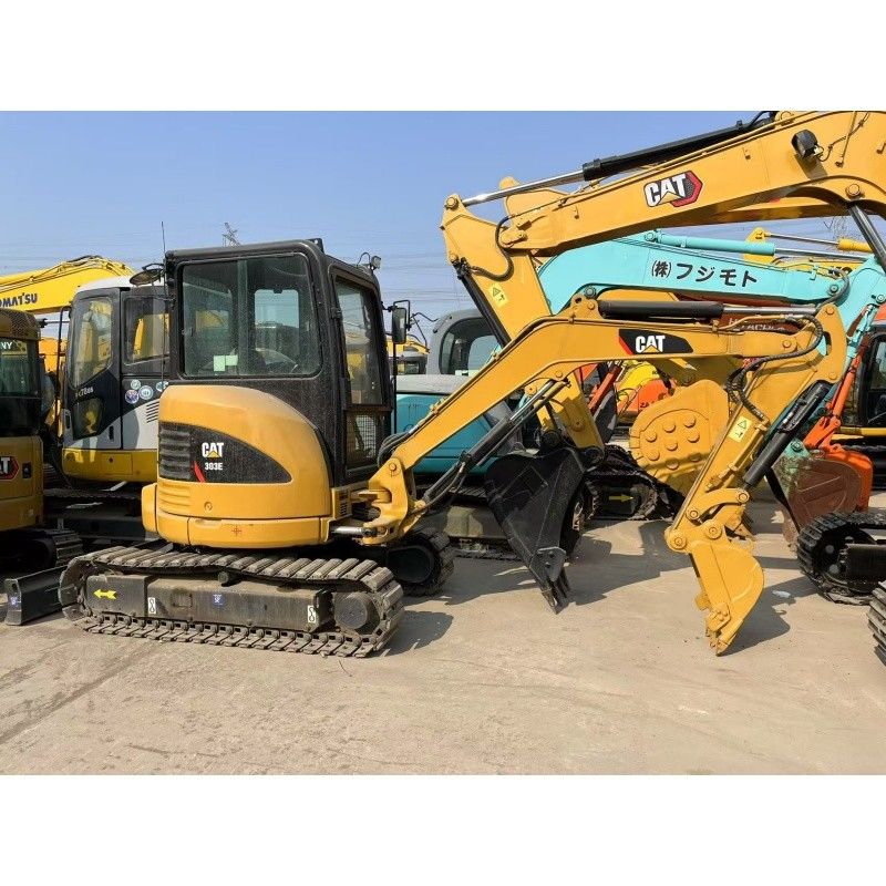 छोटे निर्माण स्थलों और संकीर्ण स्थानों के लिए इस्तेमाल किया छोटा CAT 303E खुदाई मशीन