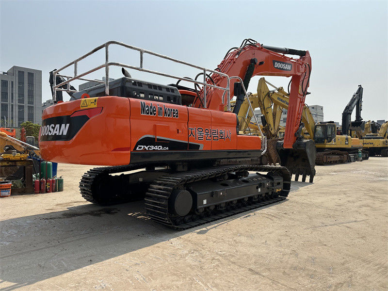 कोरिया इस्तेमाल किया Doosan DX340LCA खुदाई मशीन 34 टन Doosan DX340 क्रॉलर खुदाई मशीन